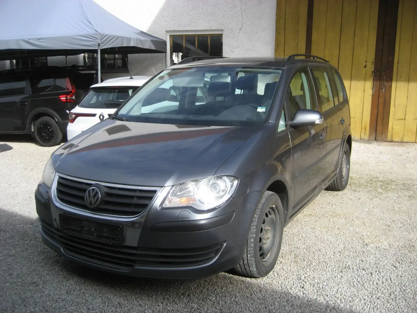 Volkswagen Touran Conceptline 1.6 7-Sitzer Grau - 1