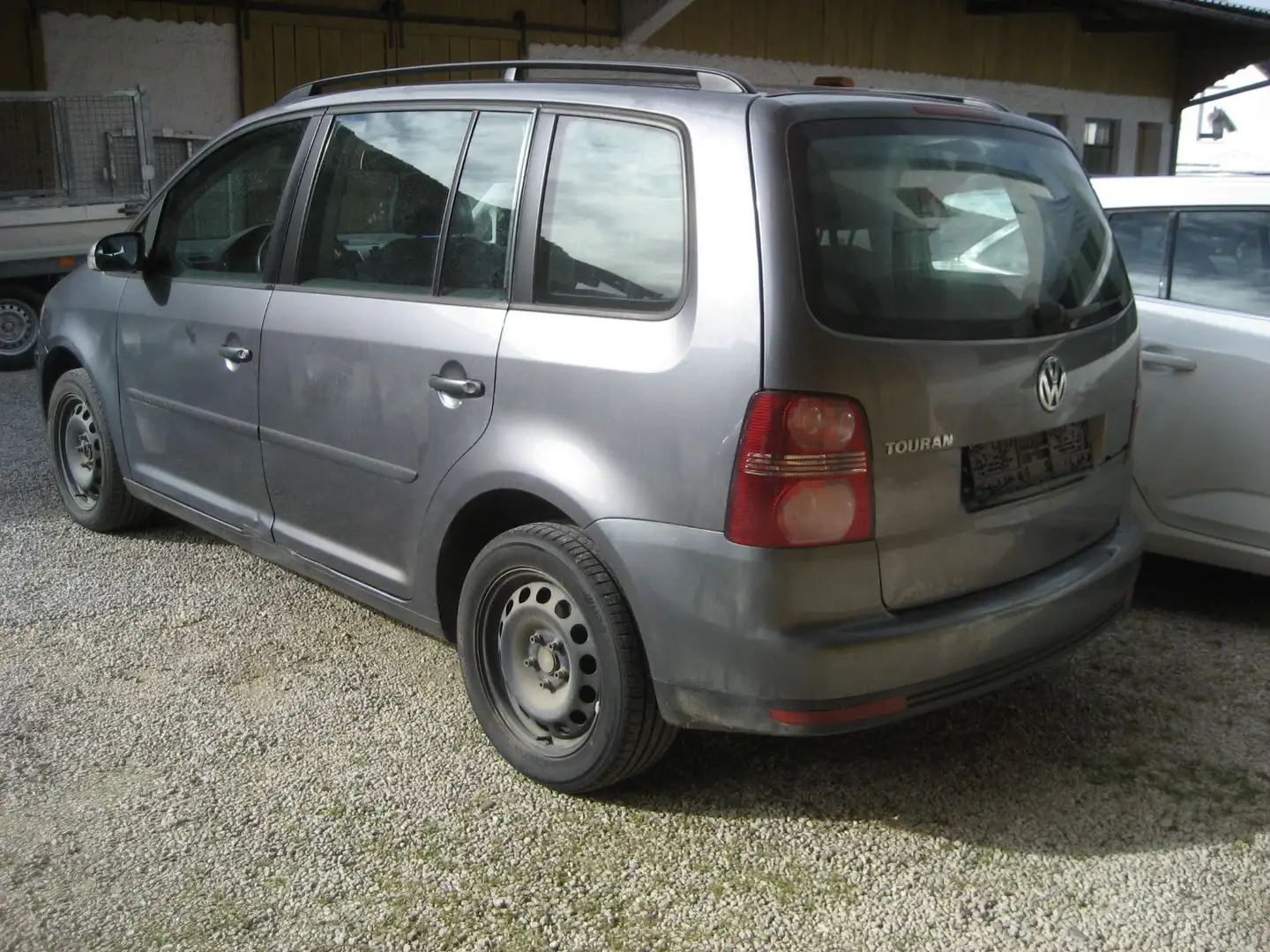 Volkswagen Touran Conceptline 1.6 7-Sitzer Grau - 2