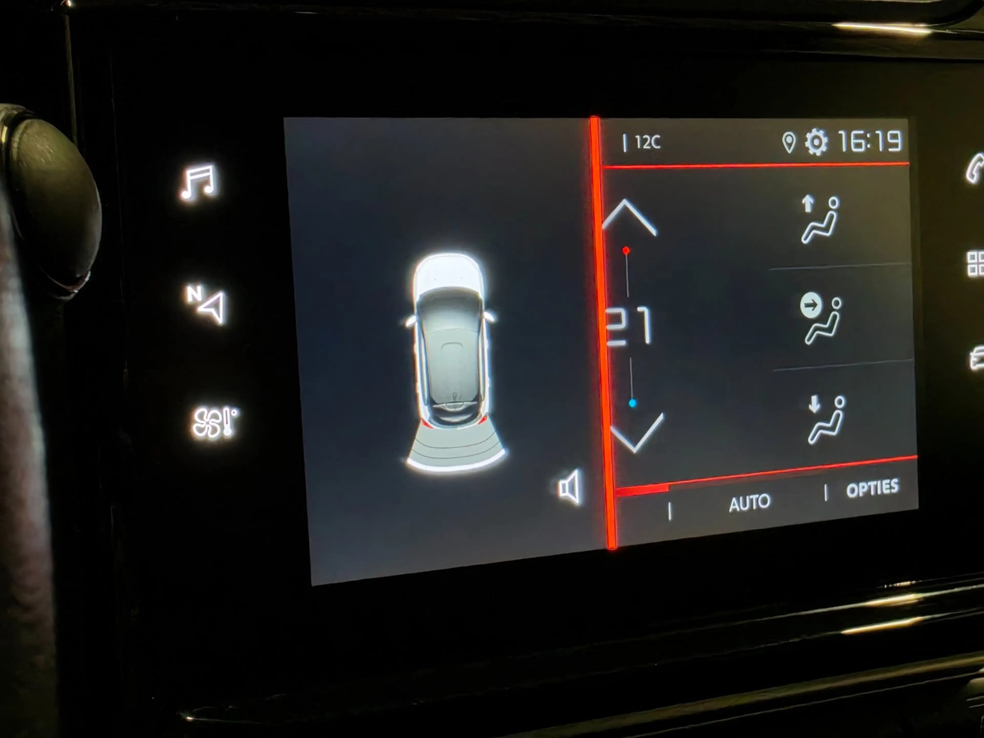 Citroen C3 1.2 PureTech Shine Carplay, LED, Cruise — photo 16