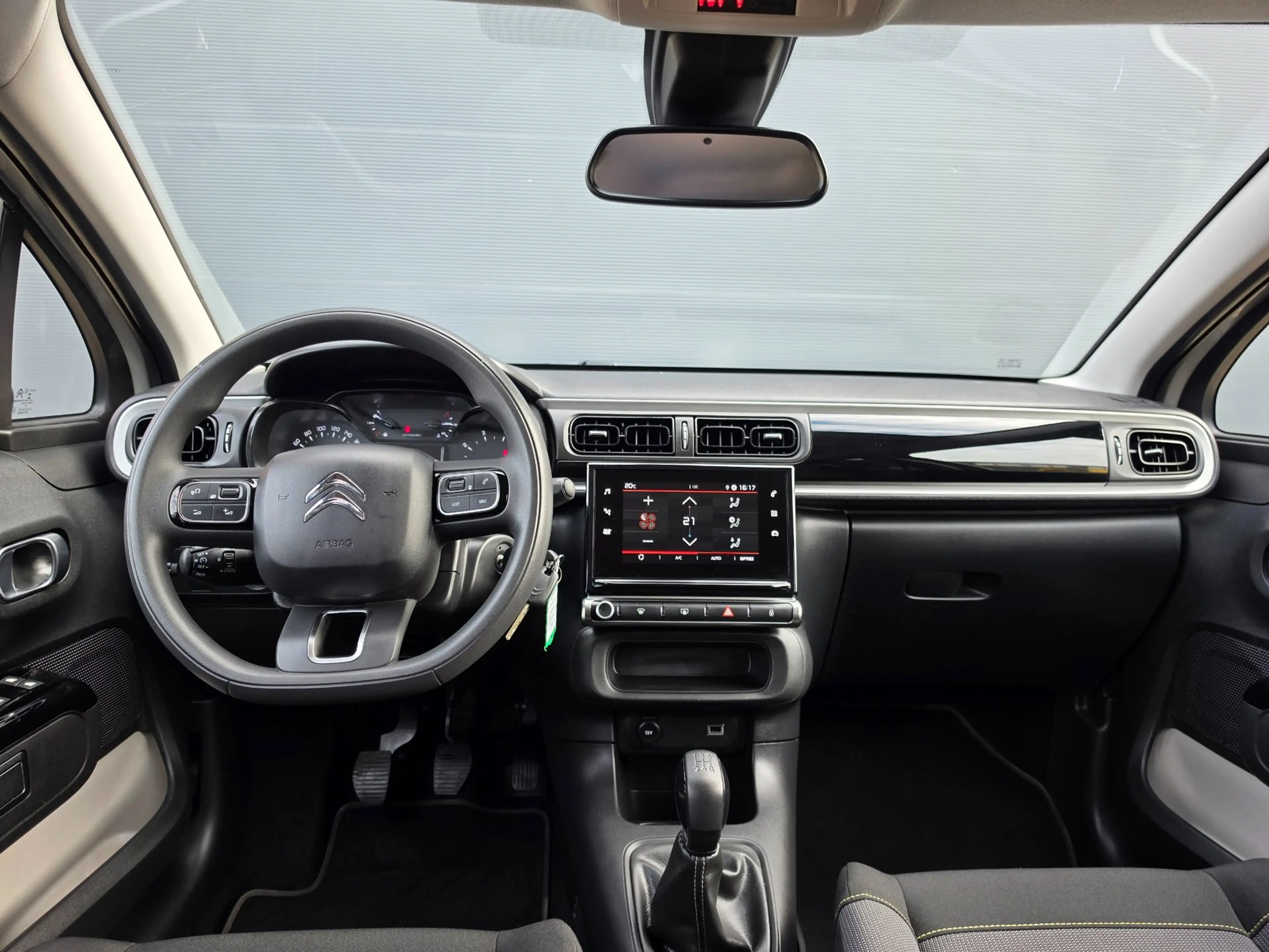Citroen C3 1.2 PureTech Shine Carplay, LED, Cruise — photo 9