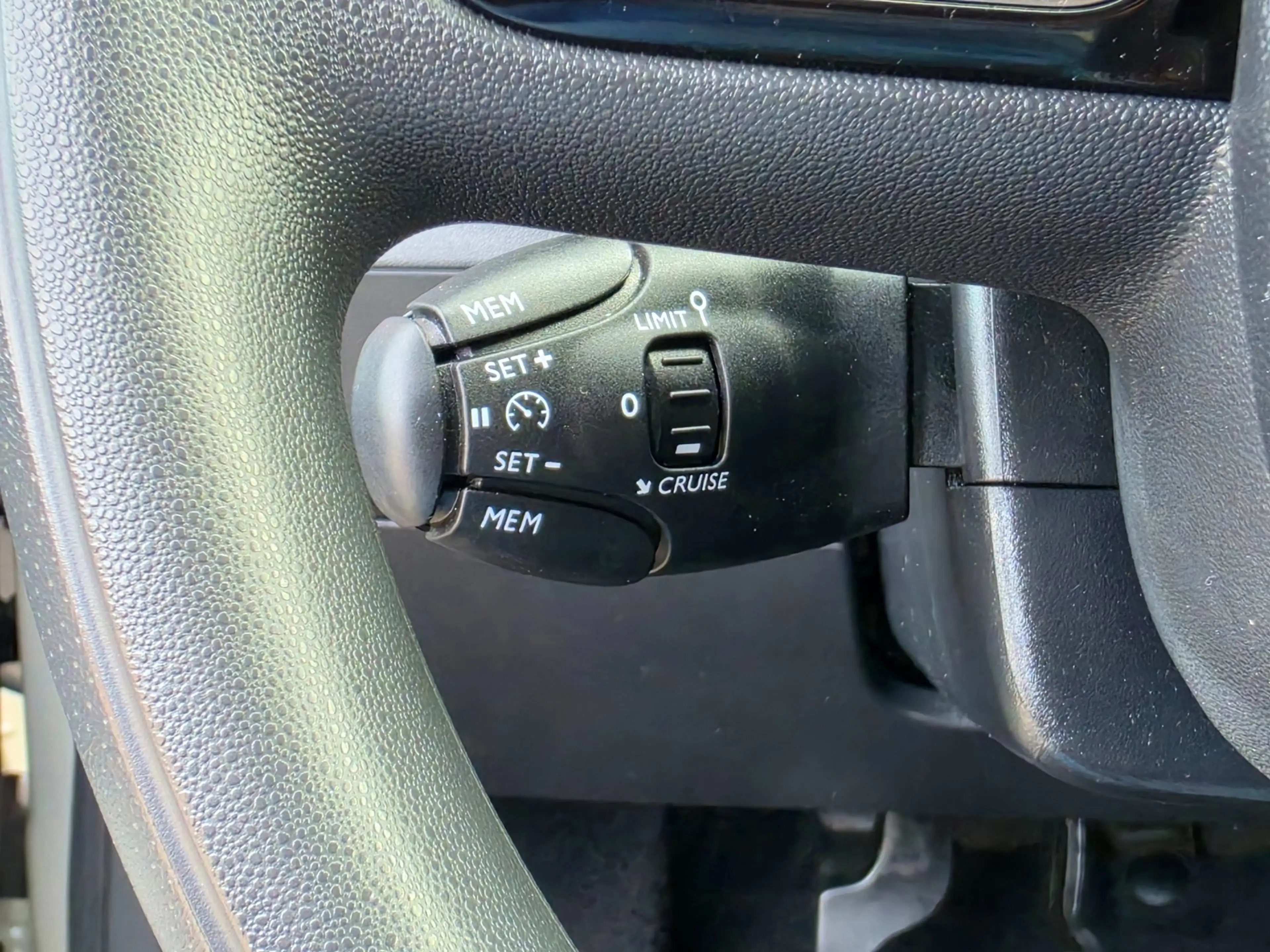 Citroen C3 1.2 PureTech Shine Carplay, LED, Cruise — photo 11