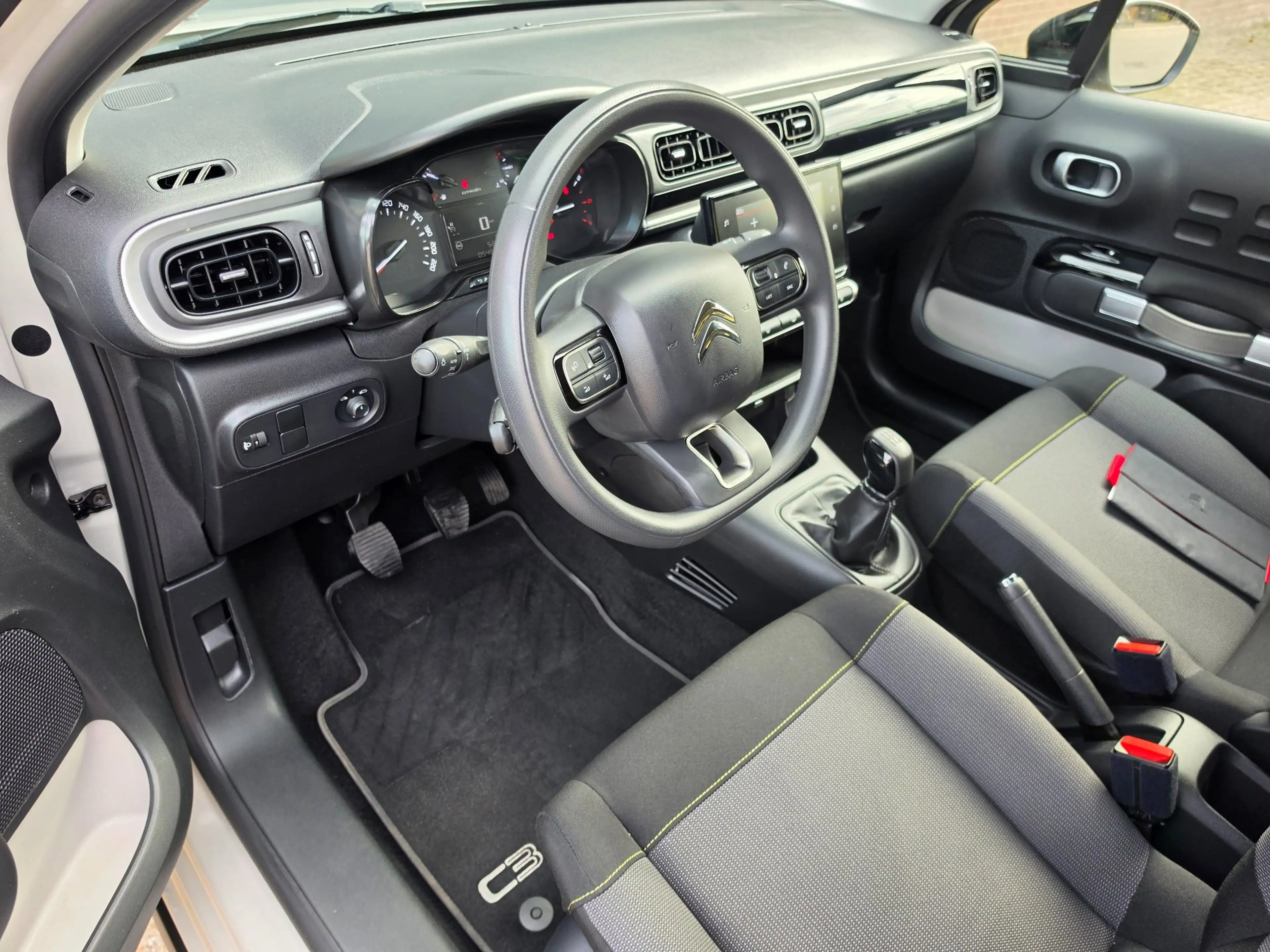 Citroen C3 1.2 PureTech Shine Carplay, LED, Cruise — photo 3