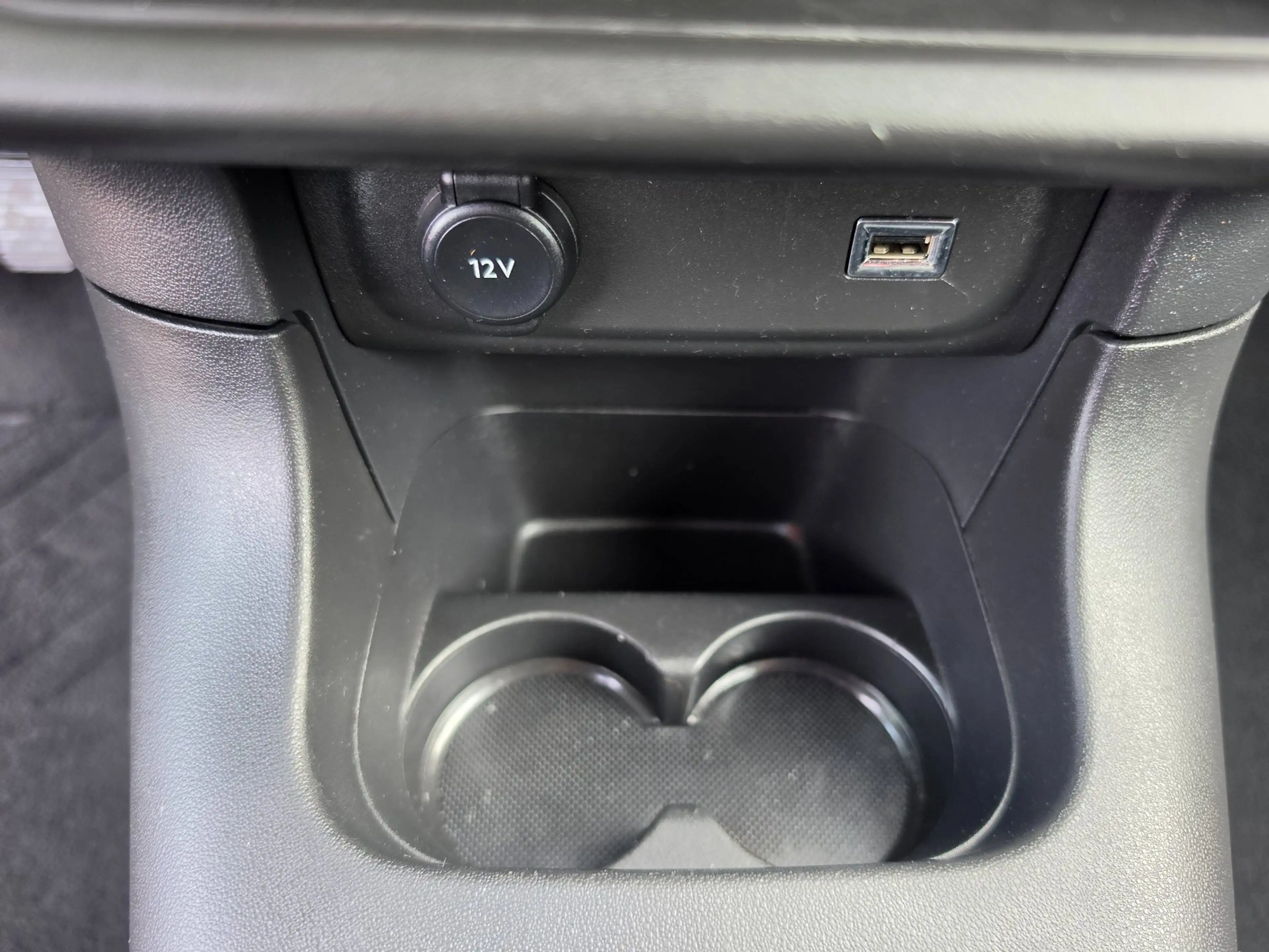 Citroen C3 1.2 PureTech Shine Carplay, LED, Cruise — photo 19