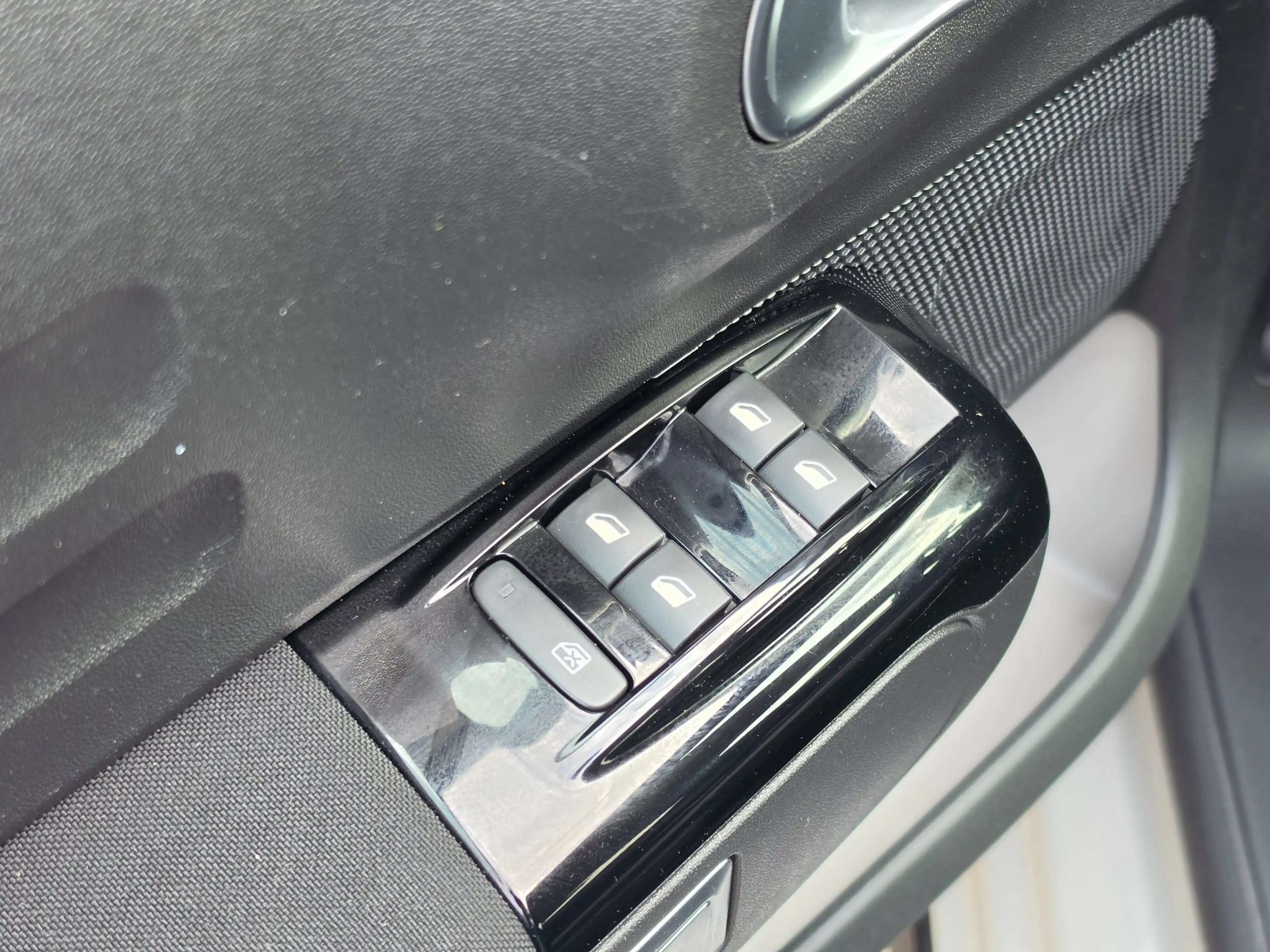 Citroen C3 1.2 PureTech Shine Carplay, LED, Cruise — photo 23