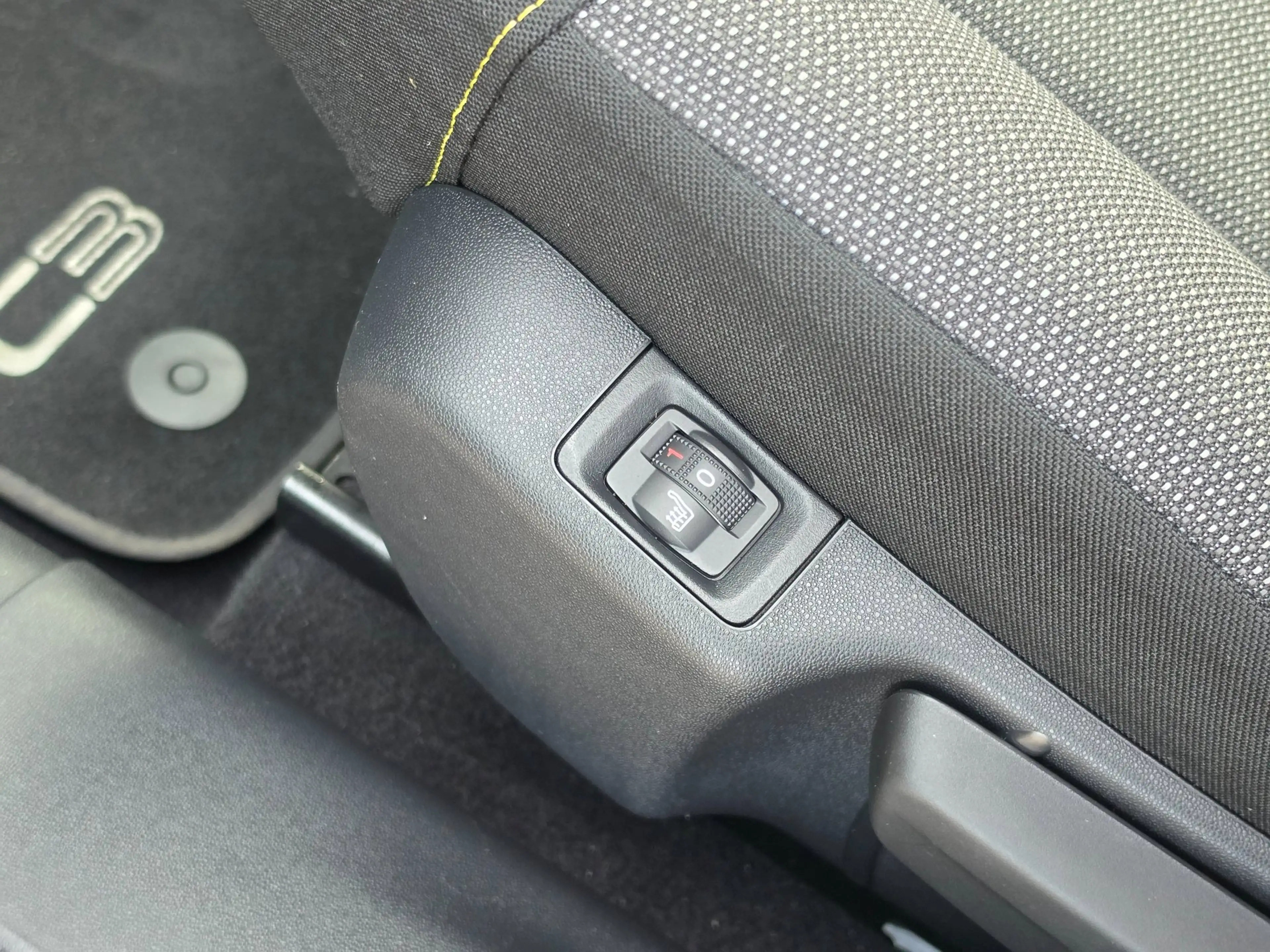 Citroen C3 1.2 PureTech Shine Carplay, LED, Cruise — photo 20