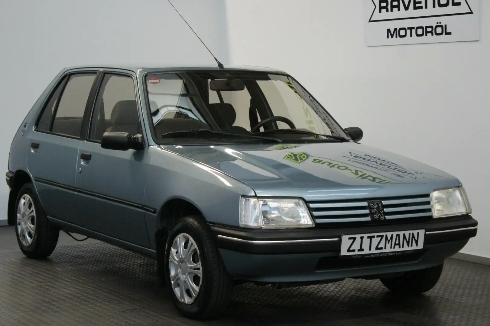 Peugeot 205 Automatik Sammler-Zustand Plateado - 1