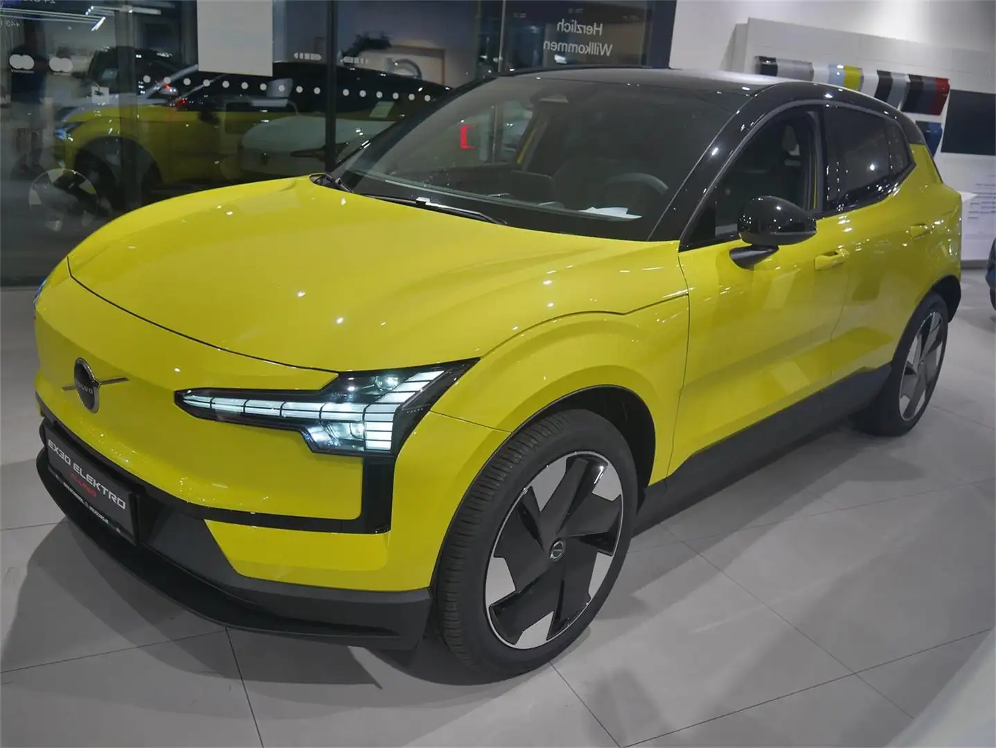 Volvo EX30 Twin Performance Plus Gelb - 2