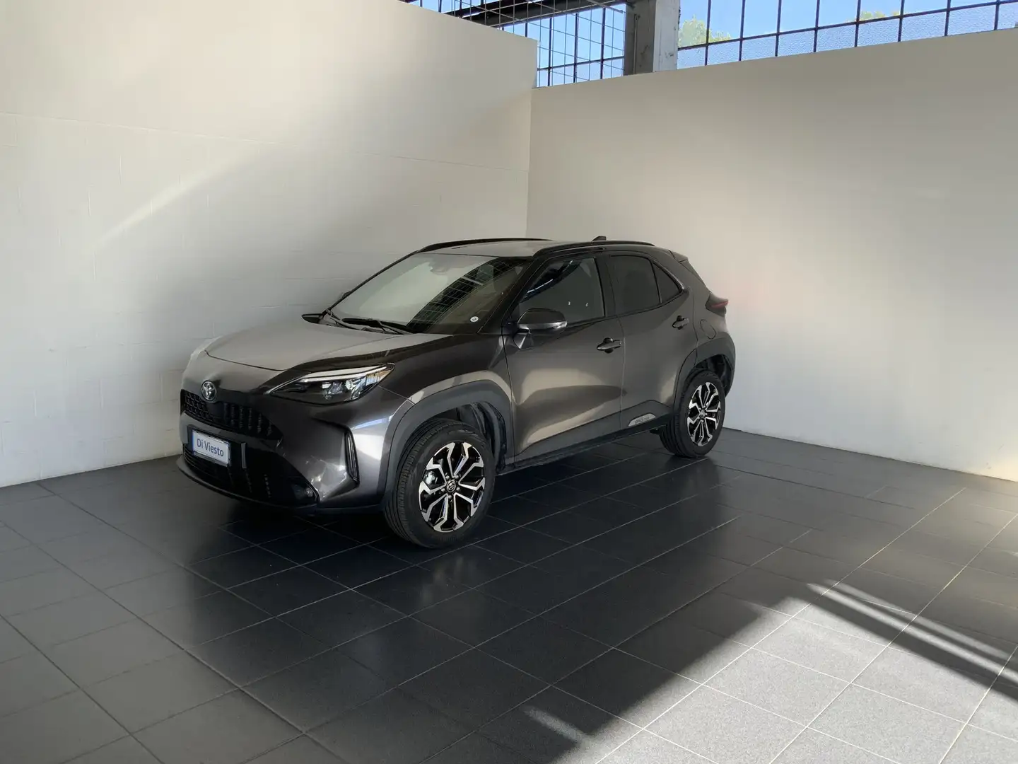 Toyota Yaris Cross 1.5 h 116cv trend fwd e-cvt Gris - 1