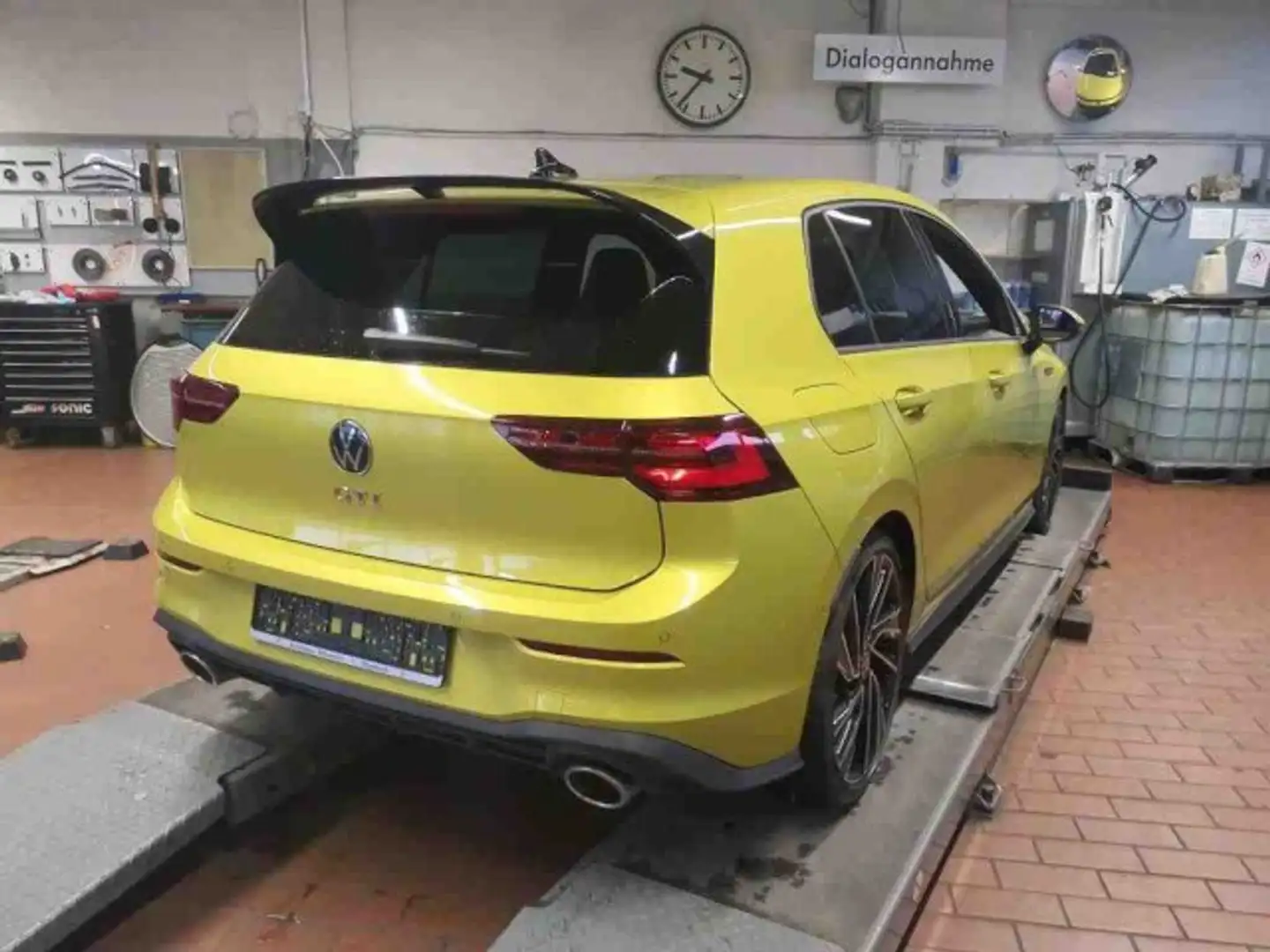 Volkswagen Golf VIII GTI Clubsport 2.0 TSI DSG HUD+Panorama Klima Gelb - 2