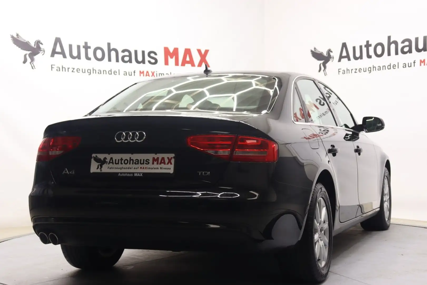 Audi A4 Lim. Attraction~SZH~Tempomat~PDC~MFL~Navi Noir - 2