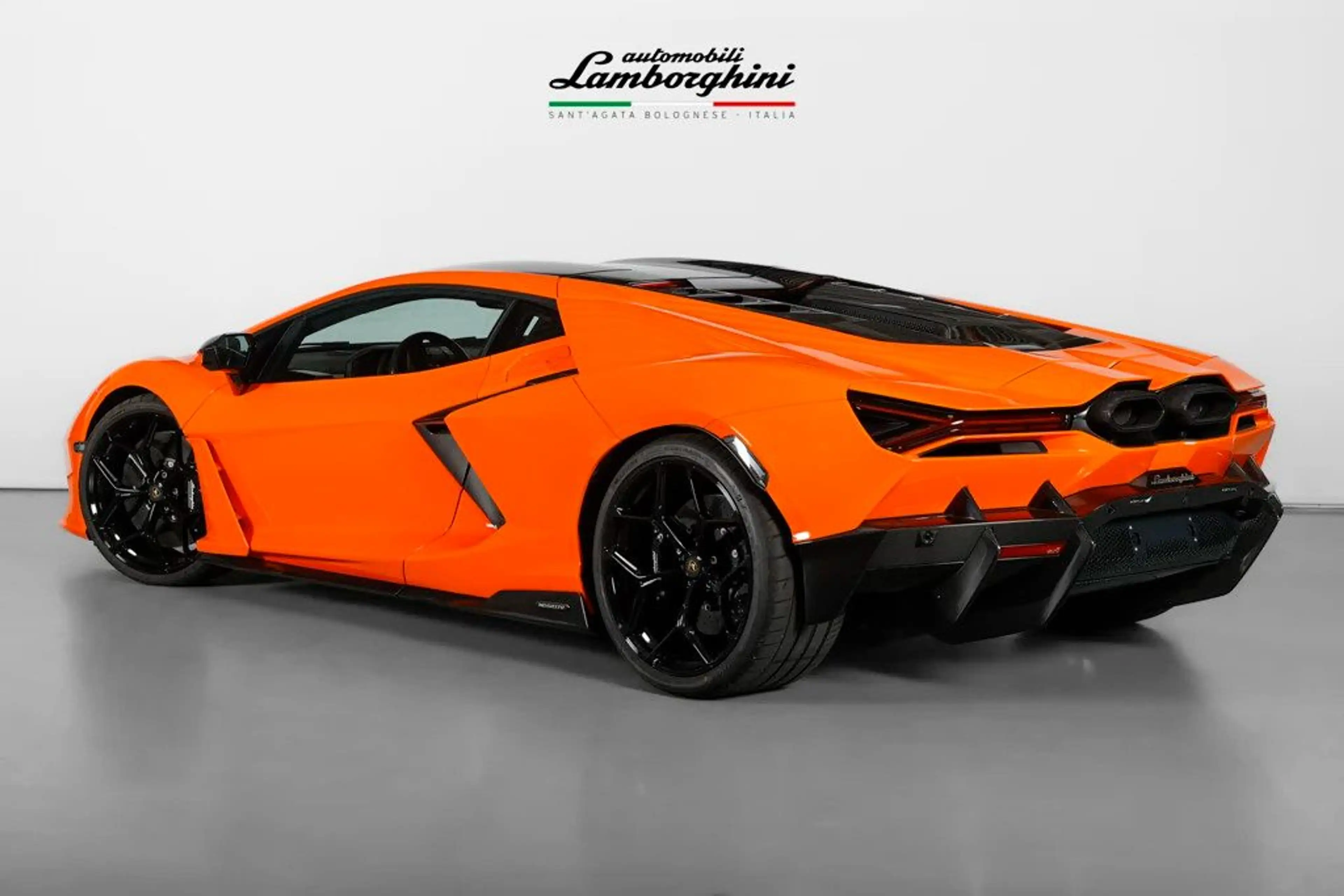 Lamborghini Revuelto Arancio Apodis, Corsa Tex — photo 3