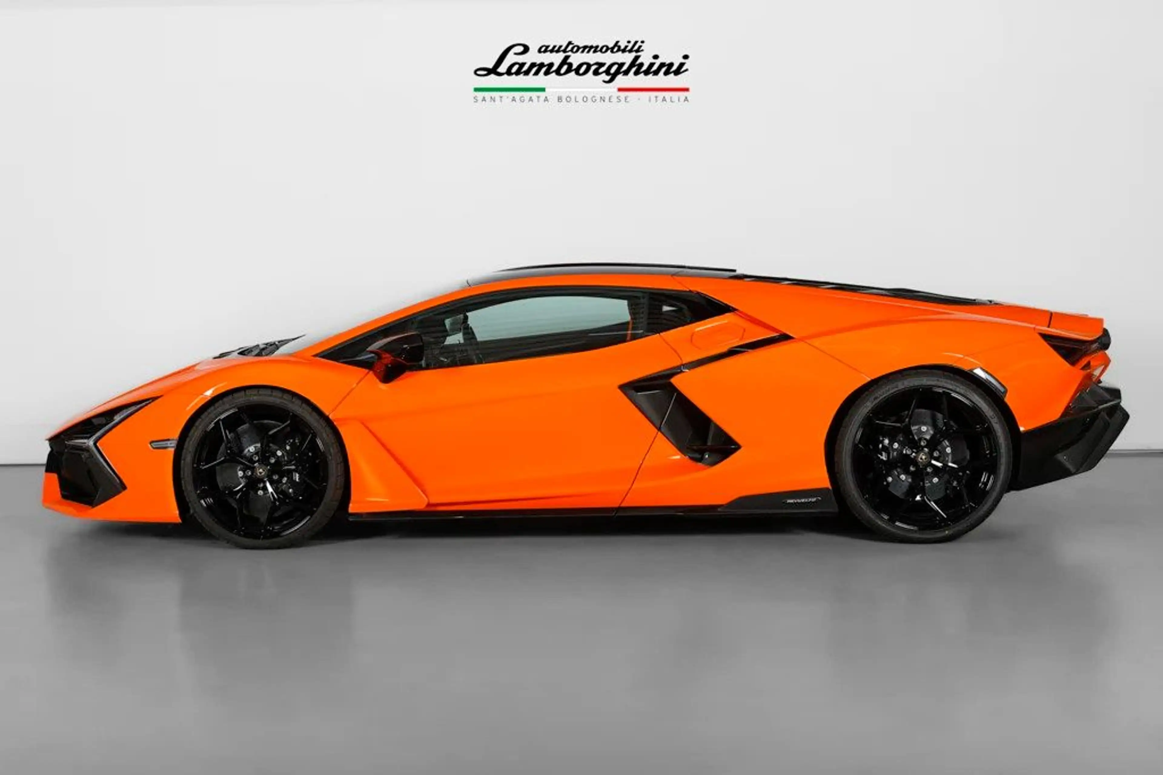 Lamborghini Revuelto Arancio Apodis, Corsa Tex — photo 2