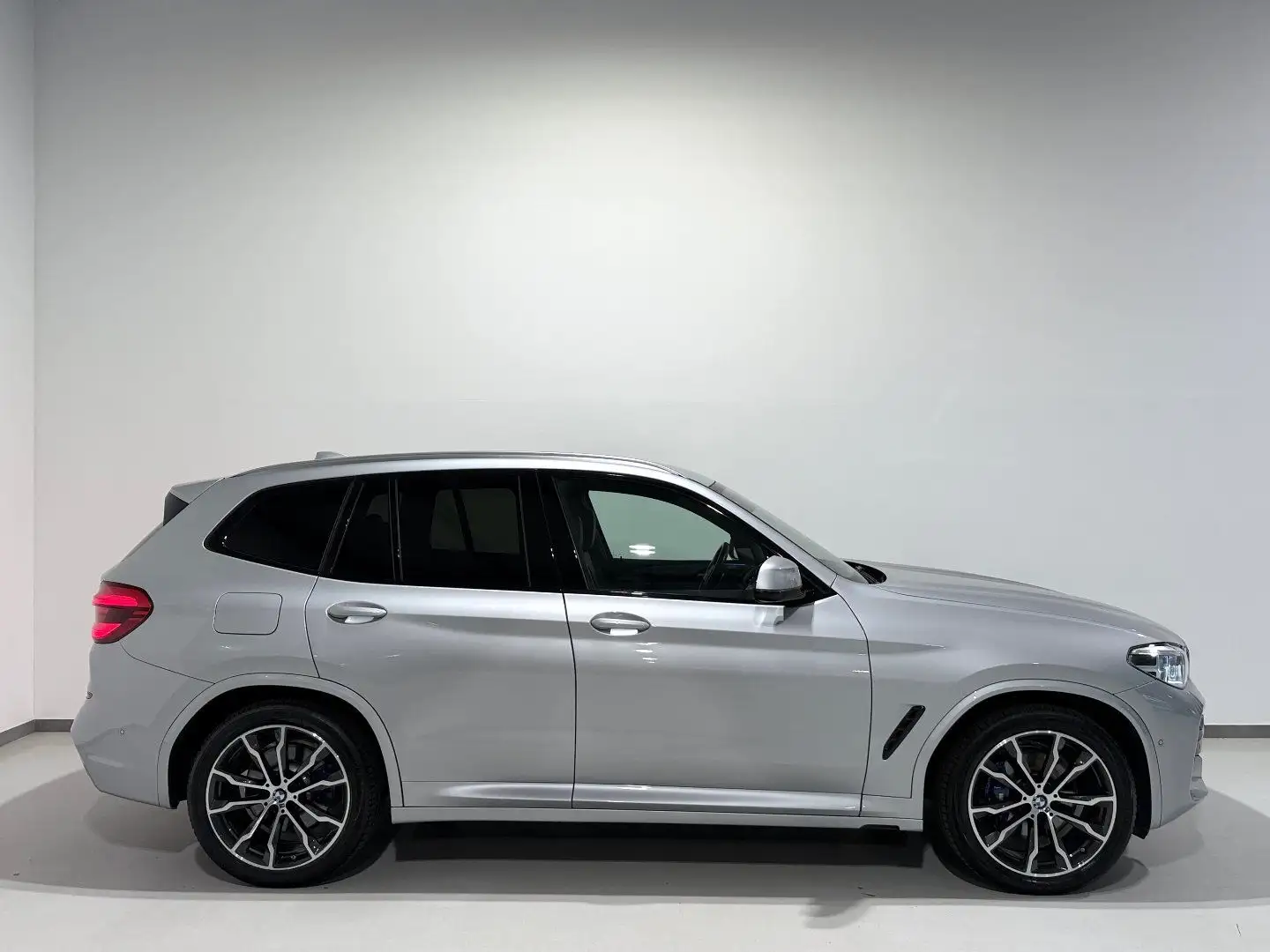 BMW X3 xDrive30e/M-Sport/HEAD-UP/AHK/KEYLESS/ACC/LED Silber - 2