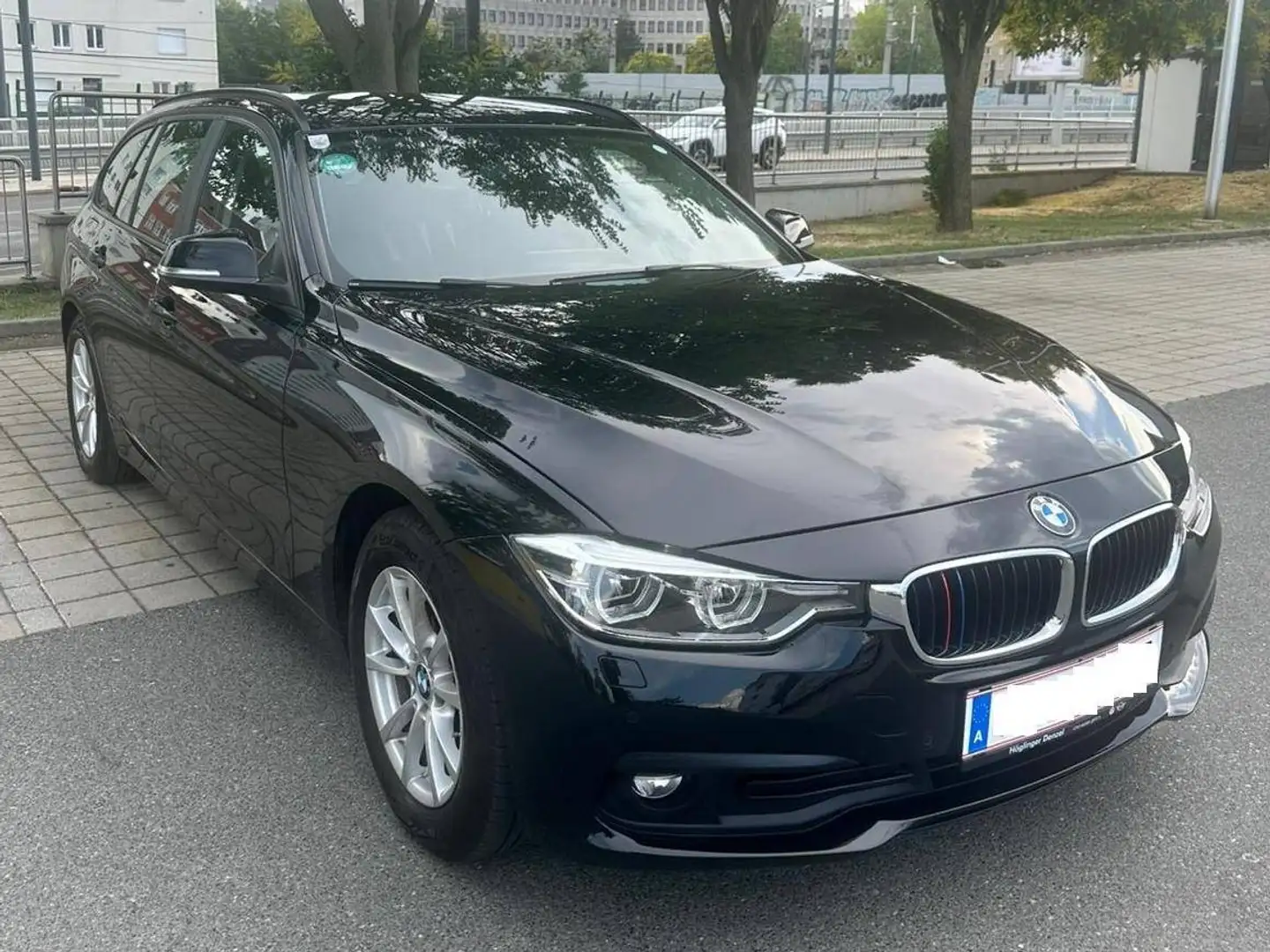 BMW 318 318d Touring Advantage Aut. Advantage Schwarz - 2
