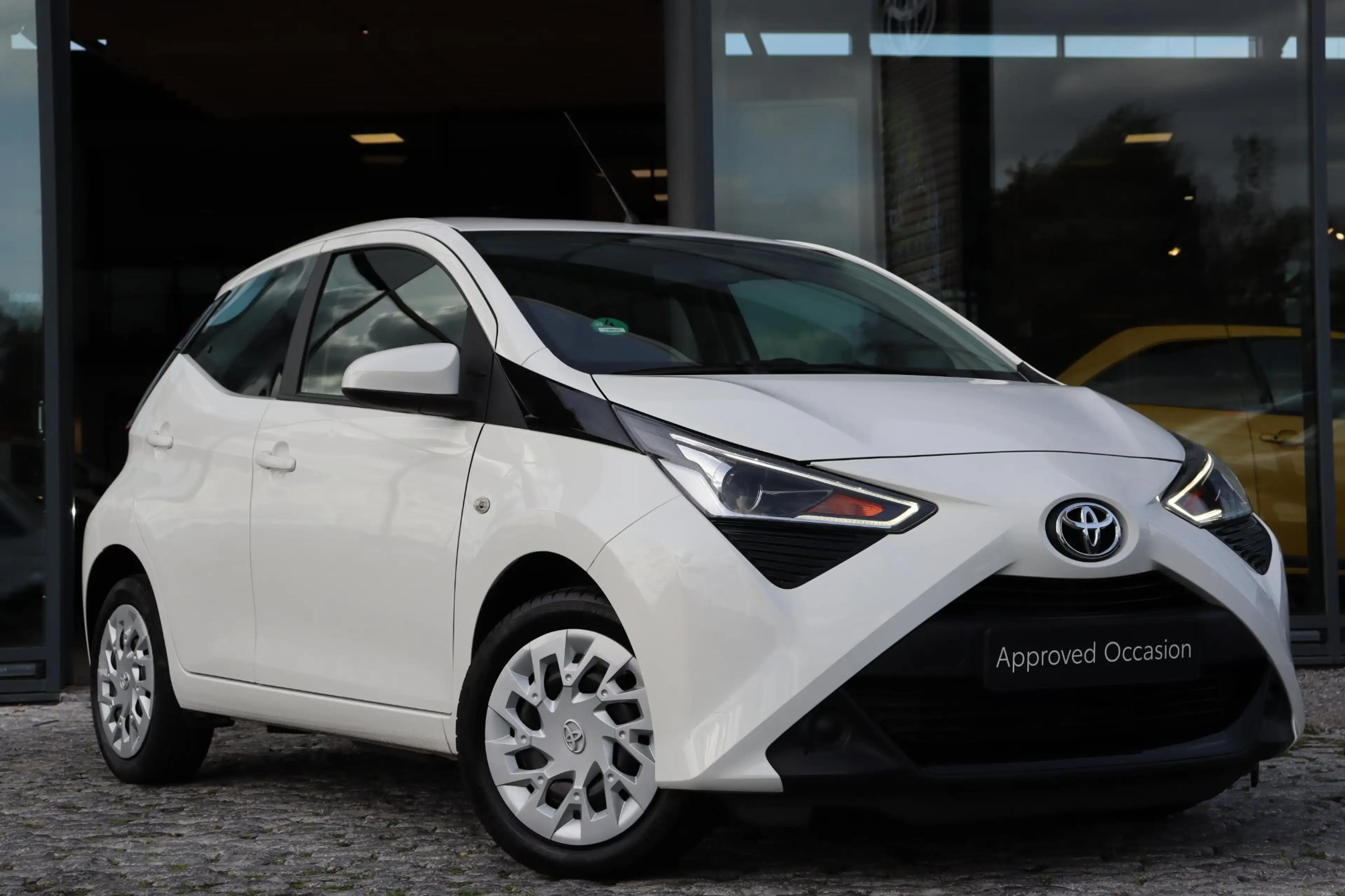 Toyota Aygo 1.0 VVT-i x-play Apple Carplay Android Auto, Camer — photo 6
