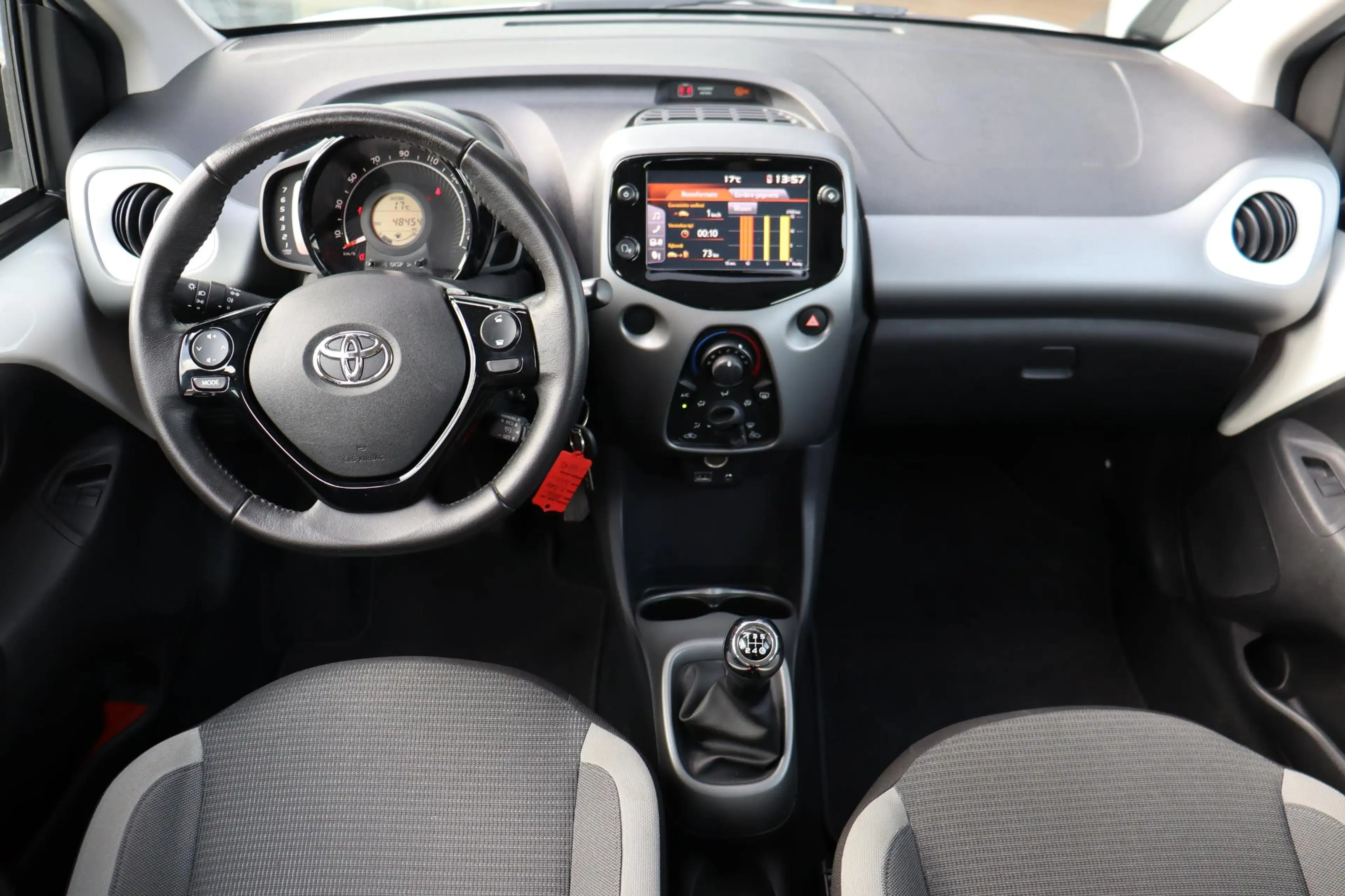 Toyota Aygo 1.0 VVT-i x-play Apple Carplay Android Auto, Camer — photo 3