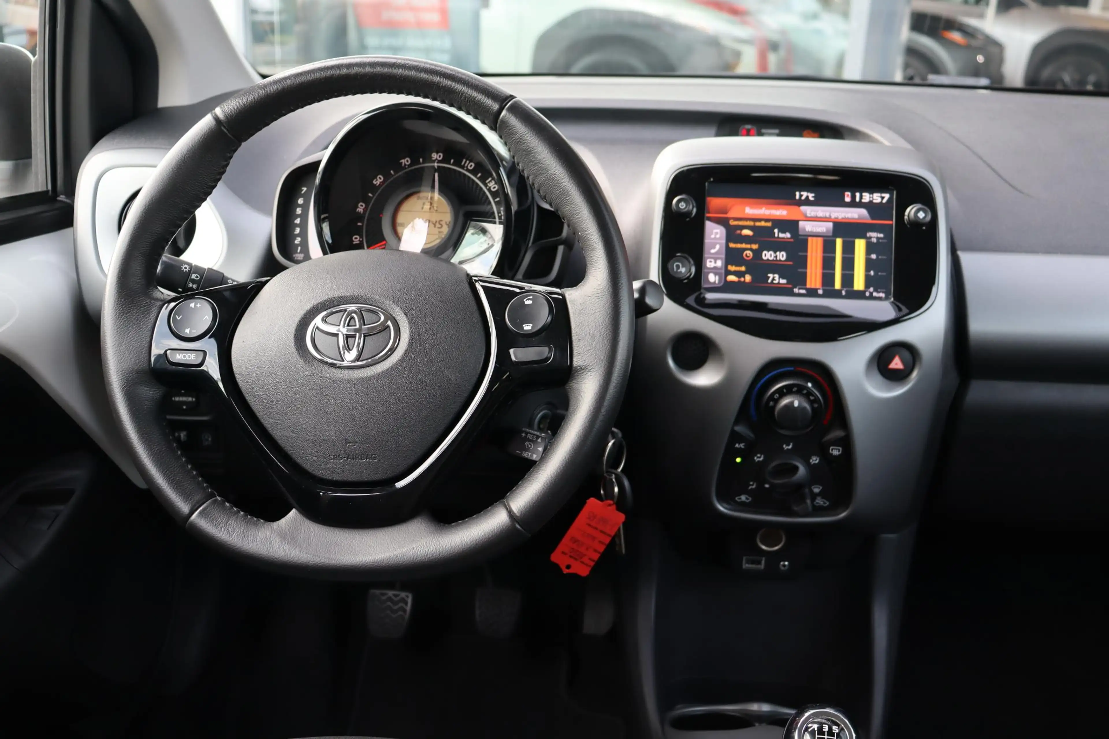 Toyota Aygo 1.0 VVT-i x-play Apple Carplay Android Auto, Camer — photo 4