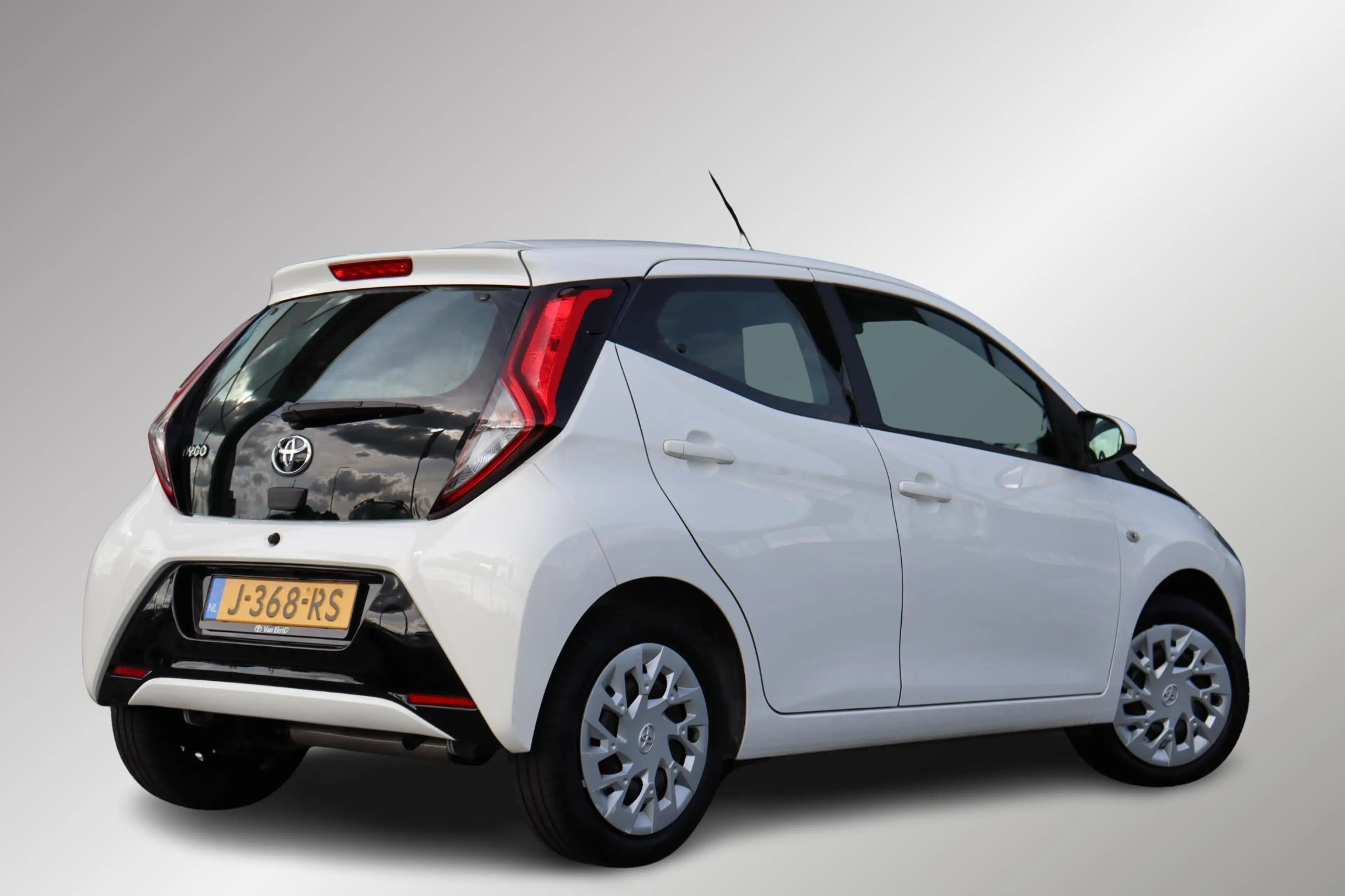 Toyota Aygo 1.0 VVT-i x-play Apple Carplay Android Auto, Camer — photo 2