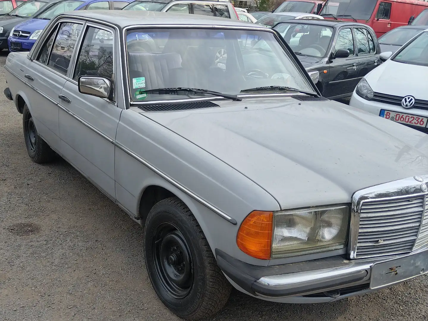 Mercedes-Benz 230 E -W 123 Schiebedach TÜV Neu Brown - 2