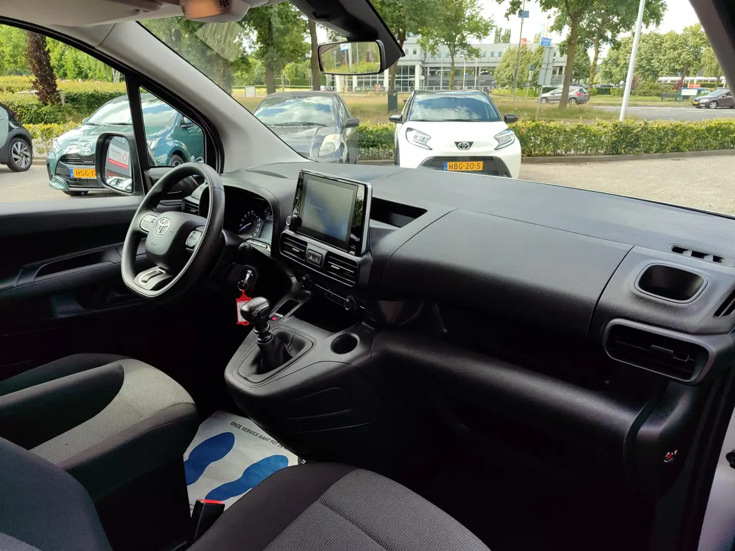 Toyota Proace City 1.5 D-4D 130PK LIVE LONG NL-AUTO TREKHAAK PARK-SEN Zilver - 2