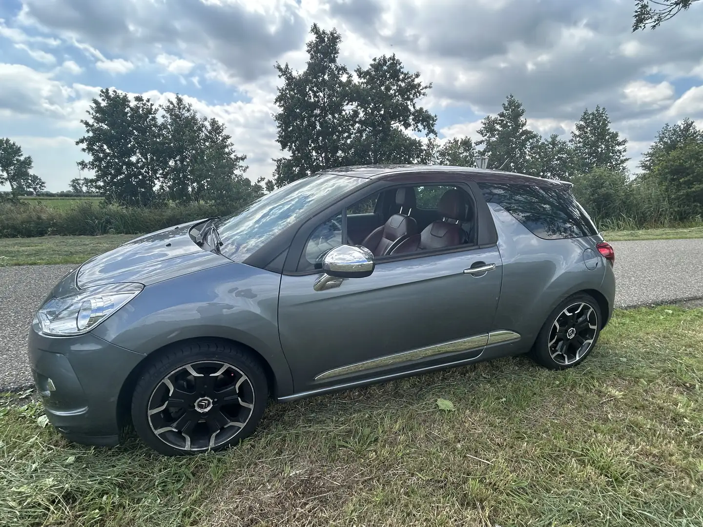 Citroen DS3 1.6 THP Sport Chic Grijs - 2
