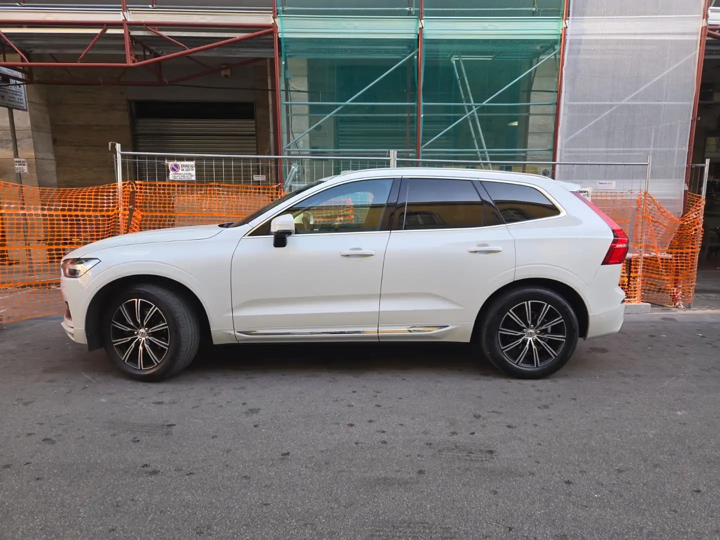 Volvo XC60 2.0 d4 R-design 190cv geartronic my17 Bianco - 1