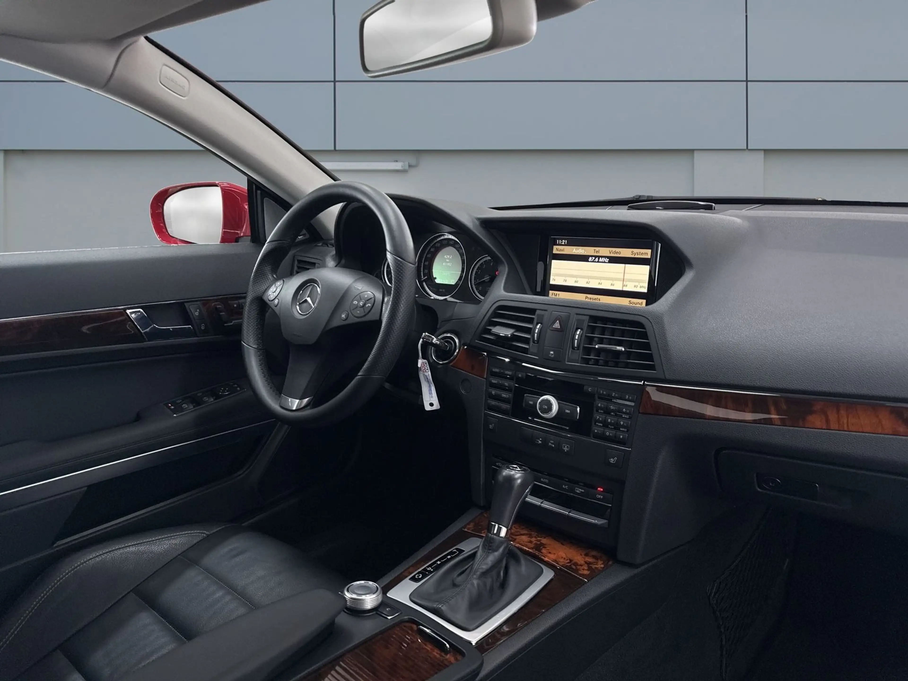 Mercedes-Benz E 350 AVANTGARDE*NAV*KAM*LEDER*NEUWAGENZUSTAND* — photo 11