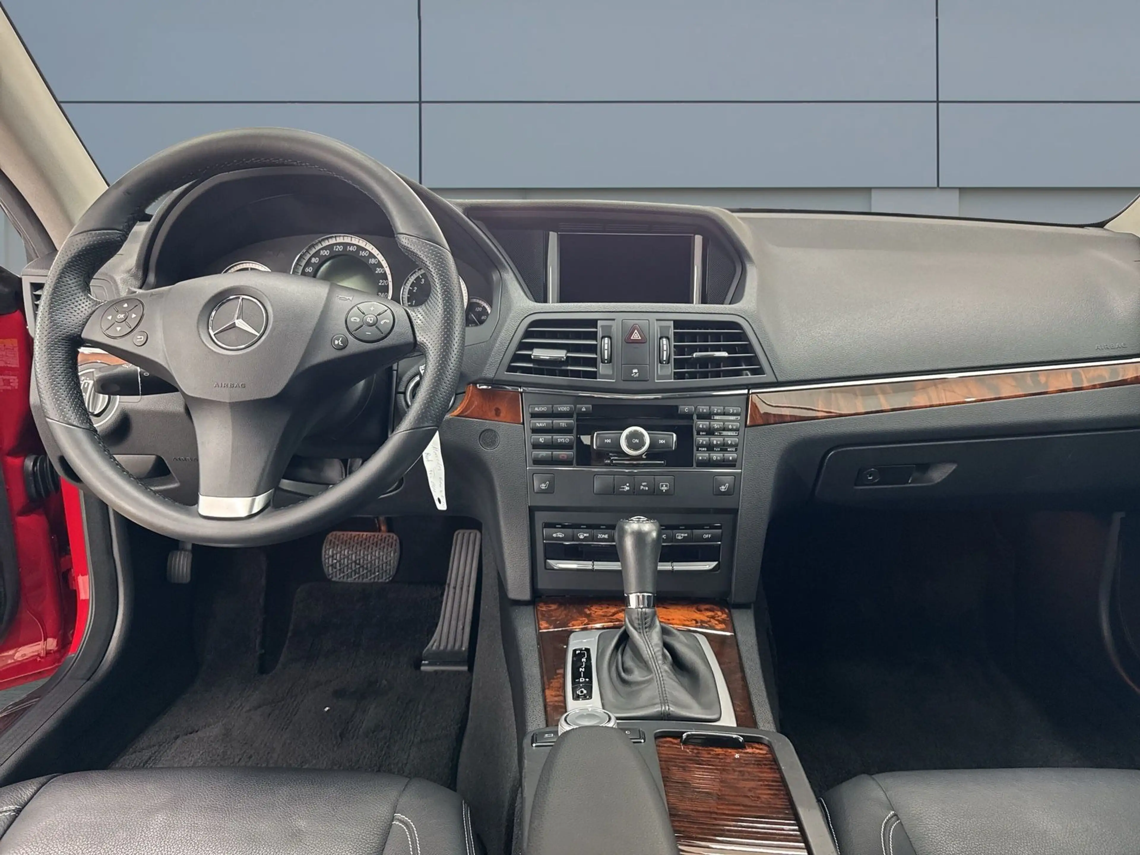 Mercedes-Benz E 350 AVANTGARDE*NAV*KAM*LEDER*NEUWAGENZUSTAND* — photo 10