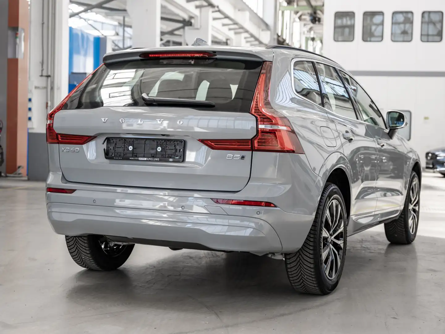 Volvo XC60 B5 Core AWD NAVI W-LAN AHK LED FACEL. Grau - 2