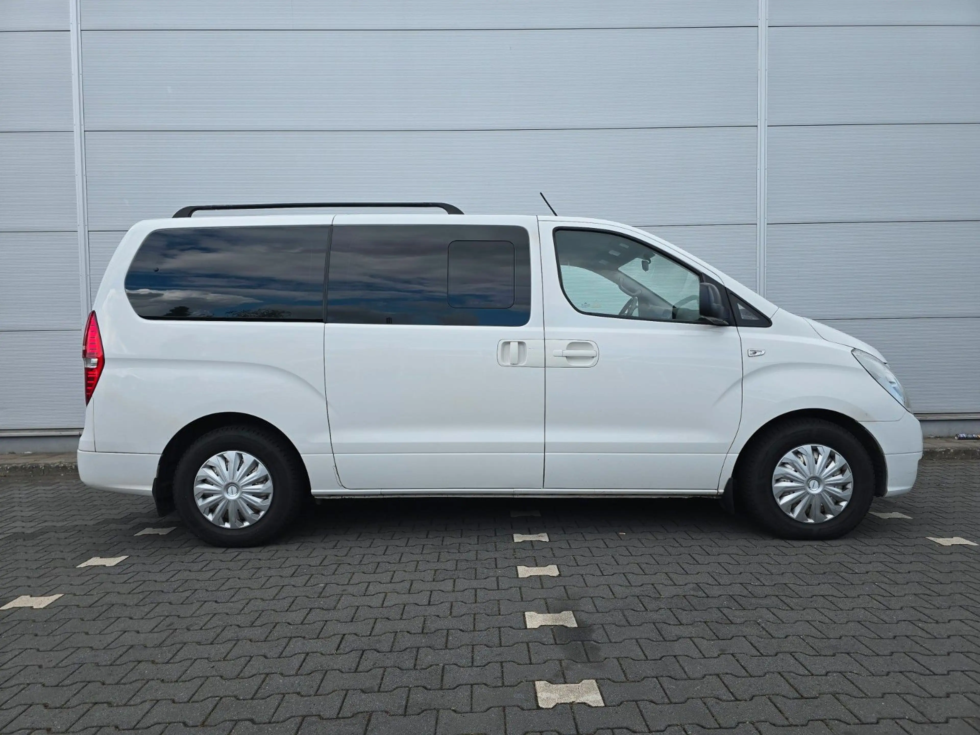 Hyundai H-1 (Automatik/Leder/2.Hand) — photo 6
