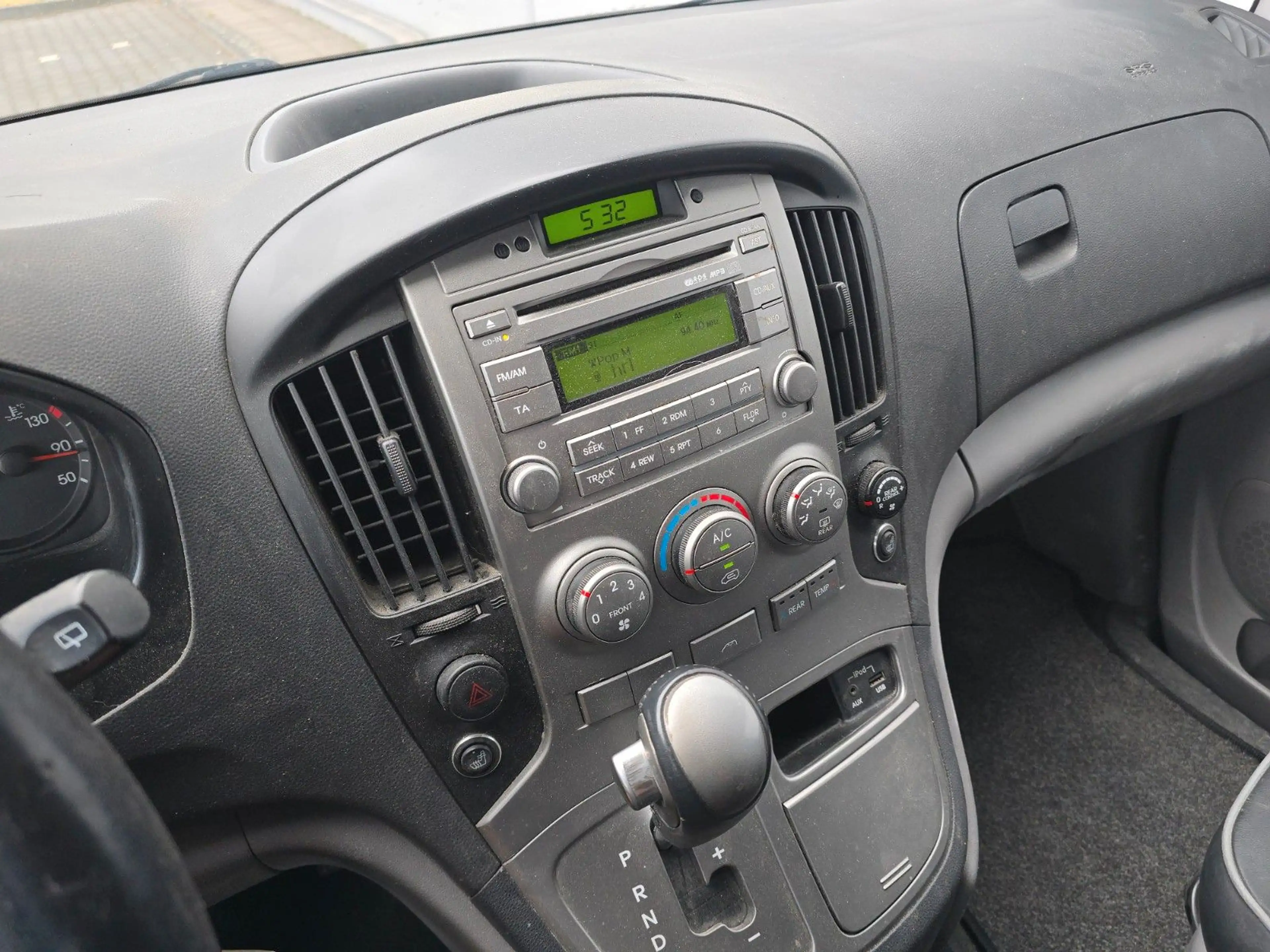 Hyundai H-1 (Automatik/Leder/2.Hand) — photo 11