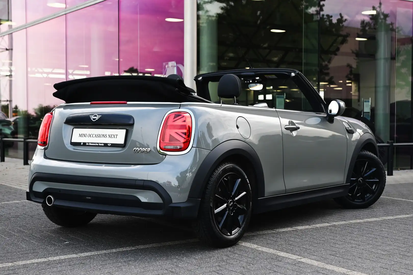 MINI Cooper Cabrio Automaat / LED / Airconditioning / Navigatie / Mul Grijs - 2
