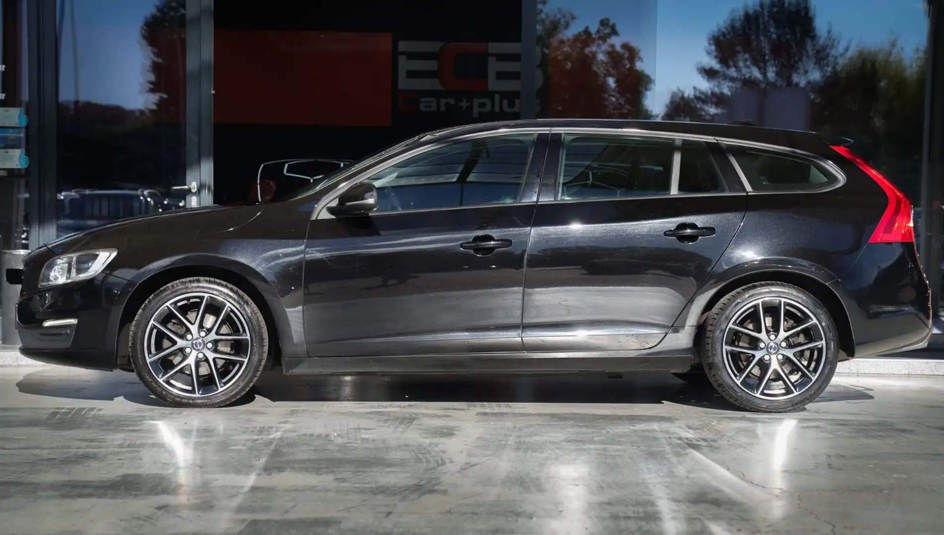 Volvo V60 Kombi *AHK/Temp./SHZ* Schwarz - 2