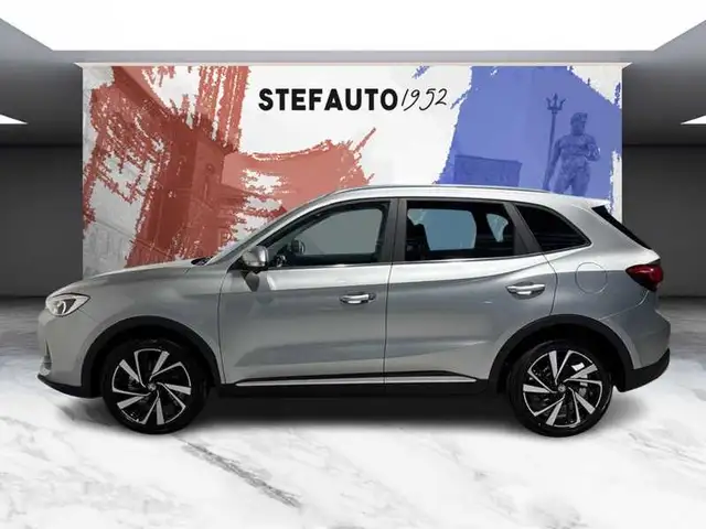 MG ZS view 3