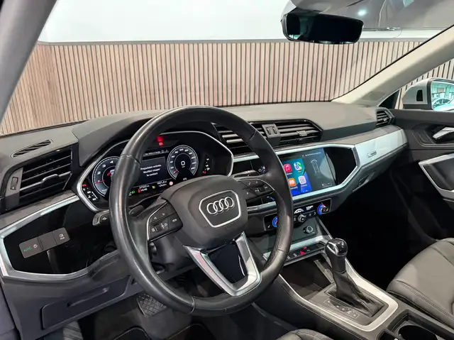 Audi Q3 view 7