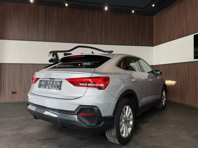 Audi Q3 view 6