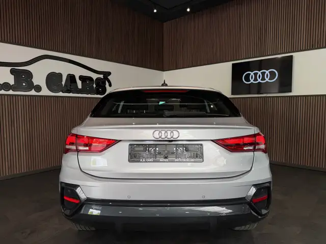 Audi Q3 view 5