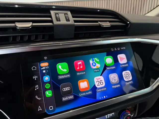 Audi Q3 view 12