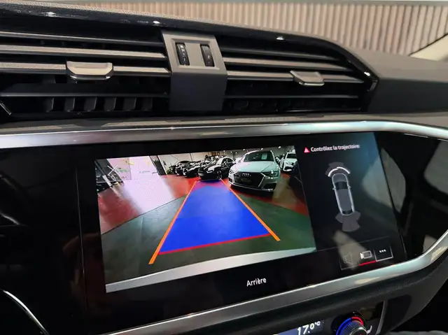 Audi Q3 view 13