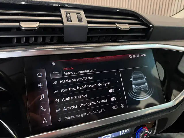 Audi Q3 view 14