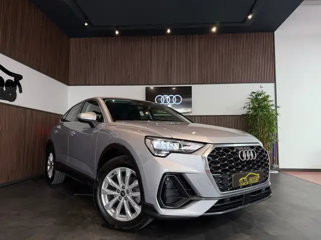 Audi Q3 view 3