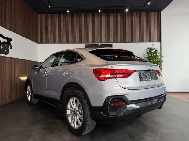 Audi Q3 view 4