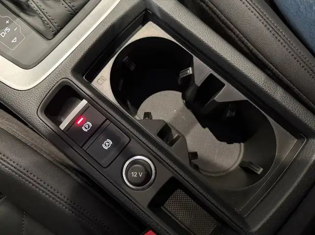 Audi Q3 view 19
