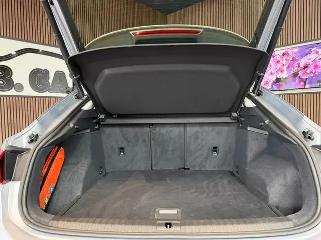 Audi Q3 view 22