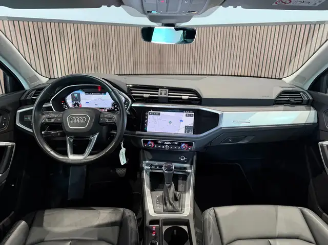 Audi Q3 view 21