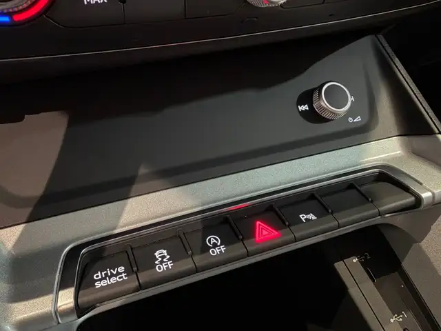 Audi Q3 view 17