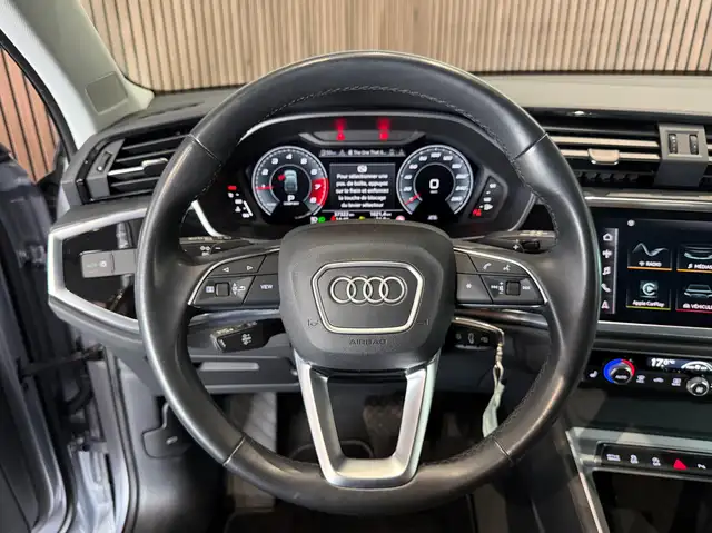 Audi Q3 view 10