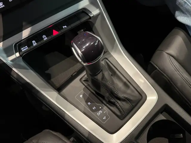 Audi Q3 view 18