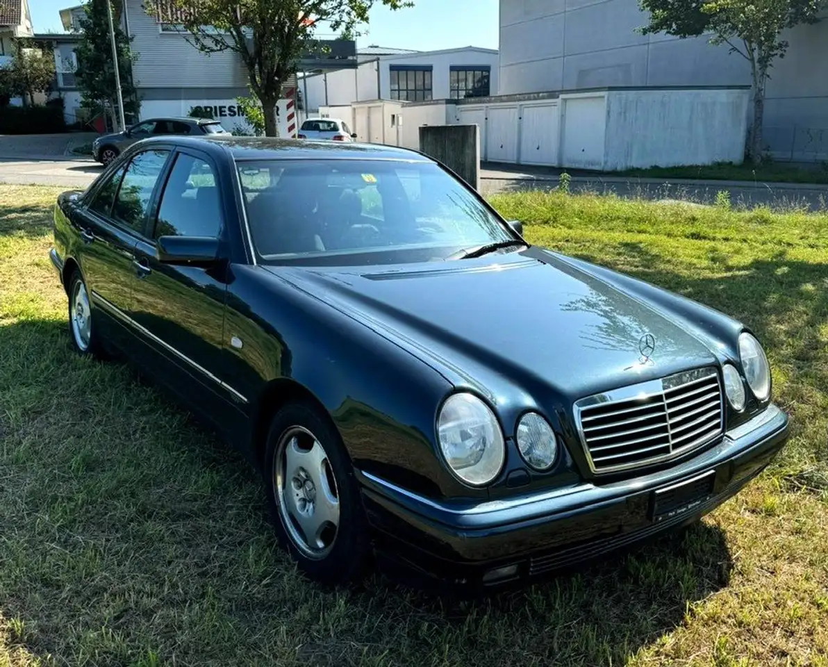 Mercedes-Benz E 230
