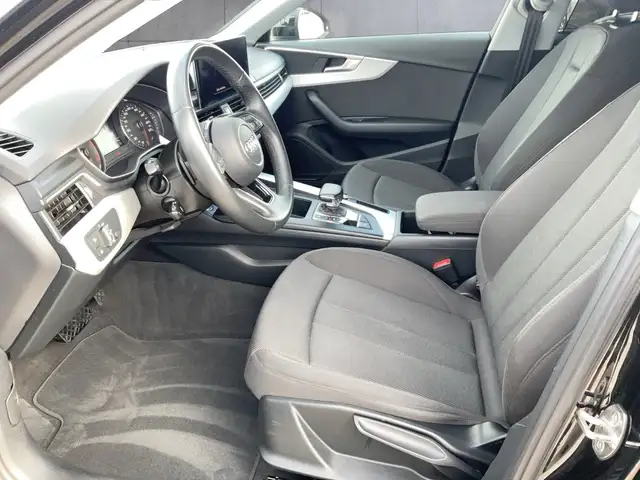 Audi A4 view 9
